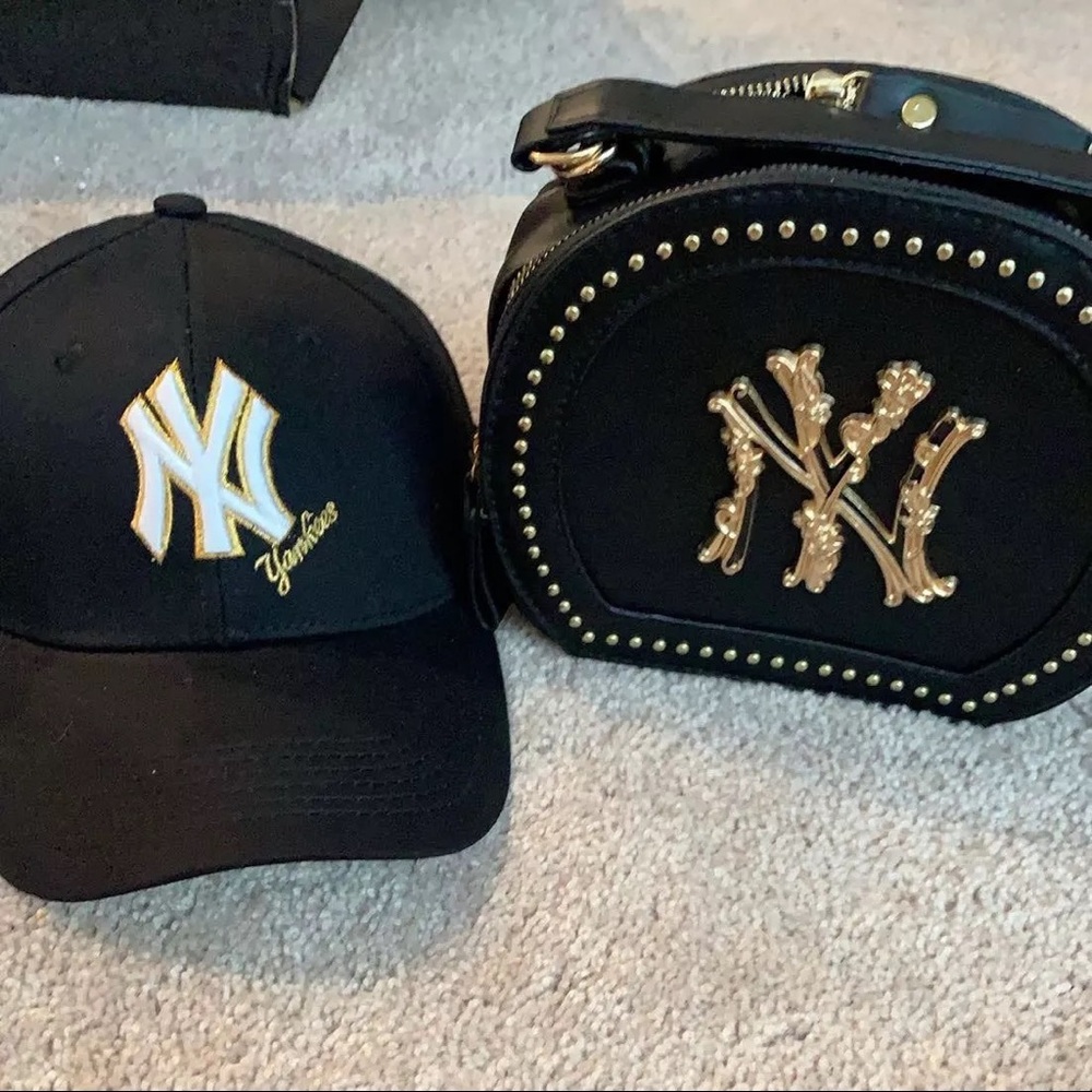 NY Purse & Hat Set